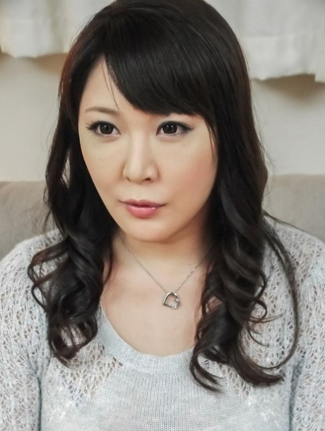 Hinata Komine sexy actress image