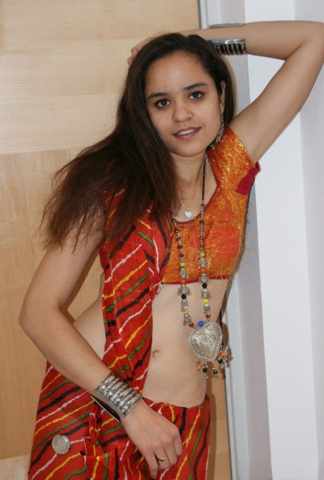 Jasmine Mathur art model pictures