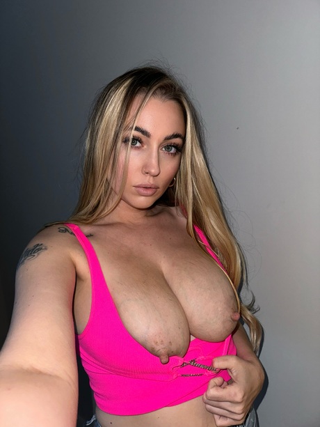 huge boob lesbian latinas sexy pictures