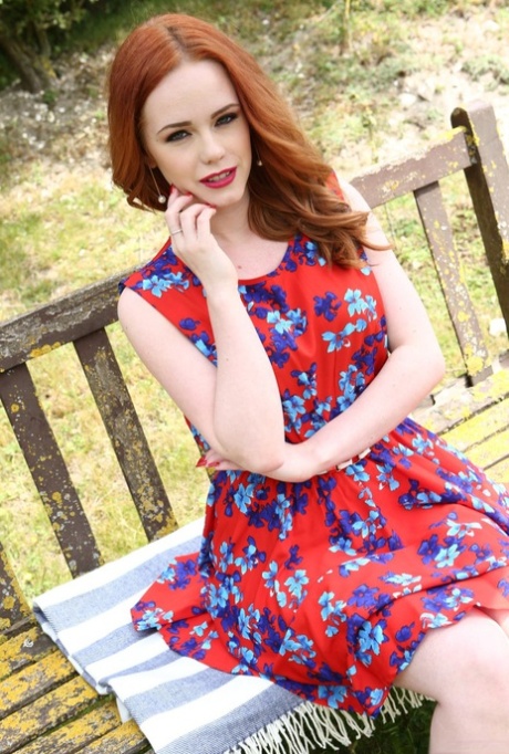 Ella Hughes hot pornstar img