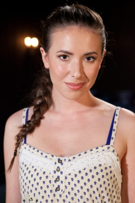 Casey Calvert pretty actress pic