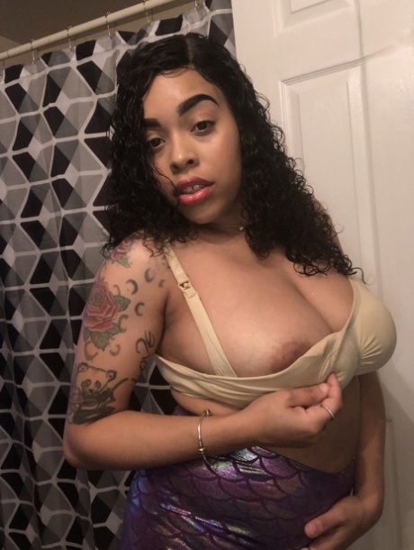 hot black girl with big tits