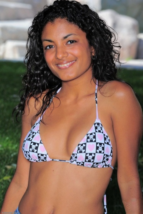 Neela Sky model naked picture