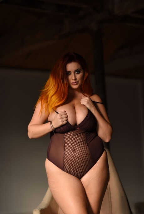 Lucy Vixen pornstar naked galleries